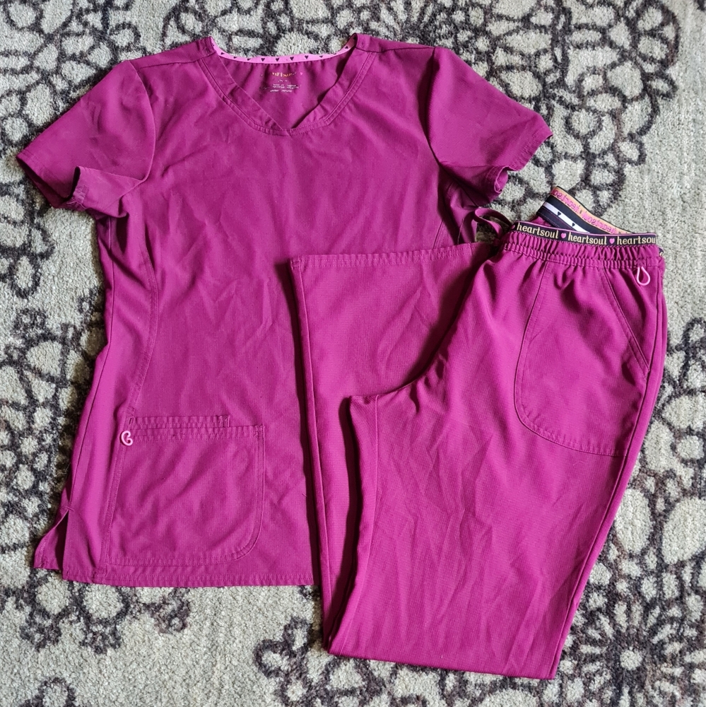 Scrub set